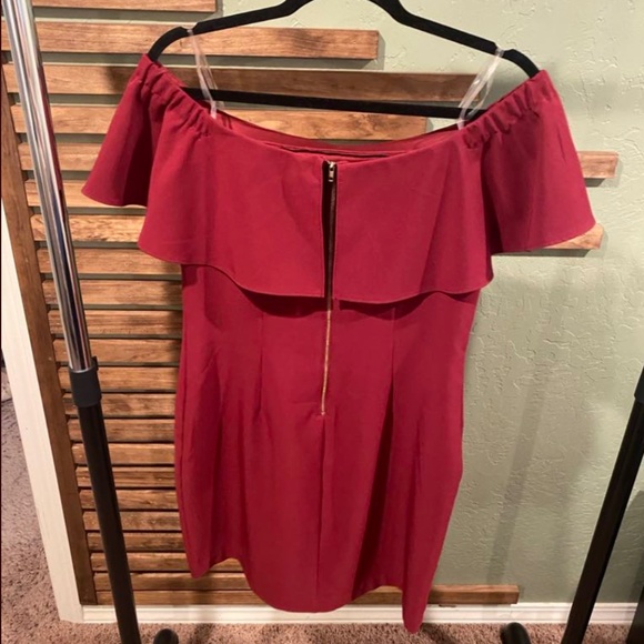 off the shoulder body con maroon/burgundy dress - Picture 4 of 4